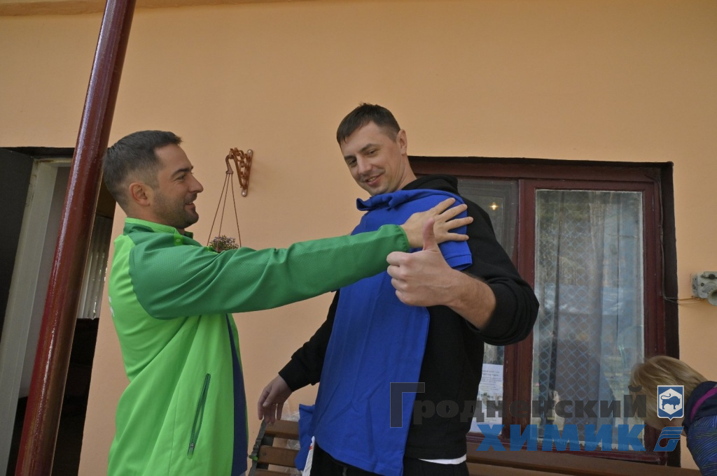IMG-230438aa2fc9b41a42f6d3747176a3d8-V.jpg