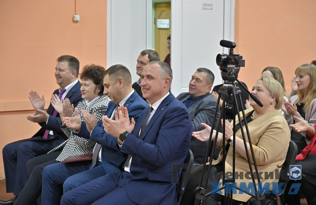 Из зрительного зала