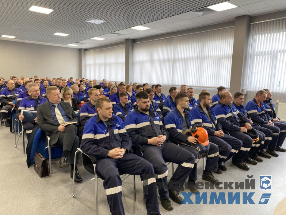 Генеральный директор ОАО «Гродно Азот» Игорь Ляшенко провёл информационную встречу с коллективами цехов карбамид-2 и АКиКАС
