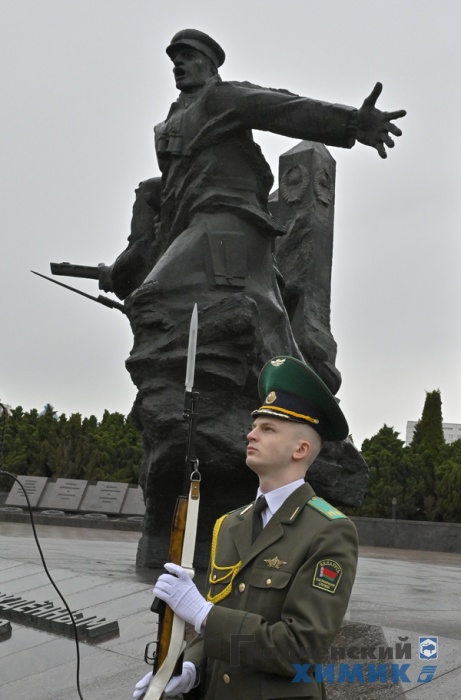 _DSC489054456_cr.jpg
