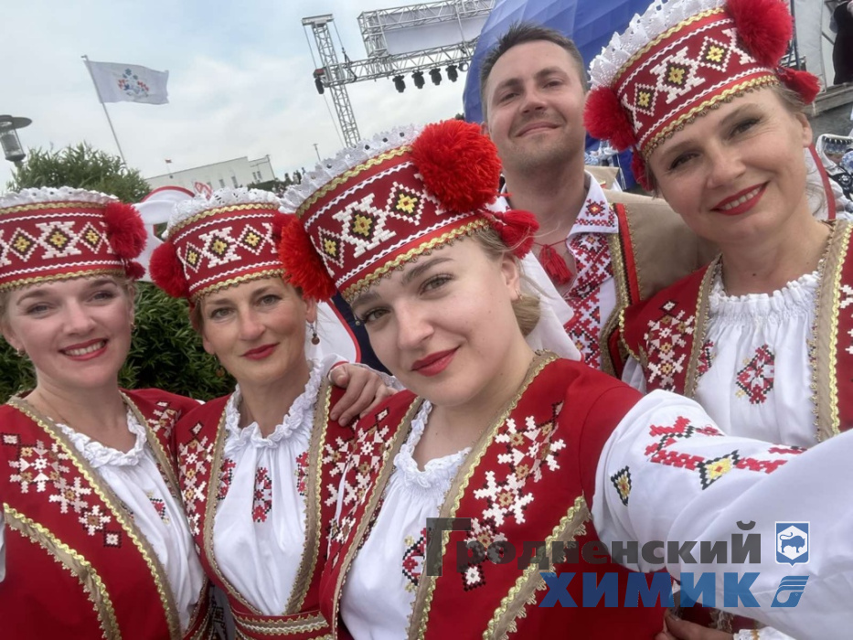 Народный хор «Росница» ОАО «Гродно Азот» выступил на «Певчем поле»