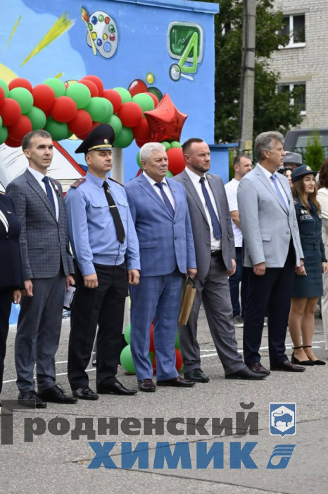 День знаний_школа 13_СЛ).jpg