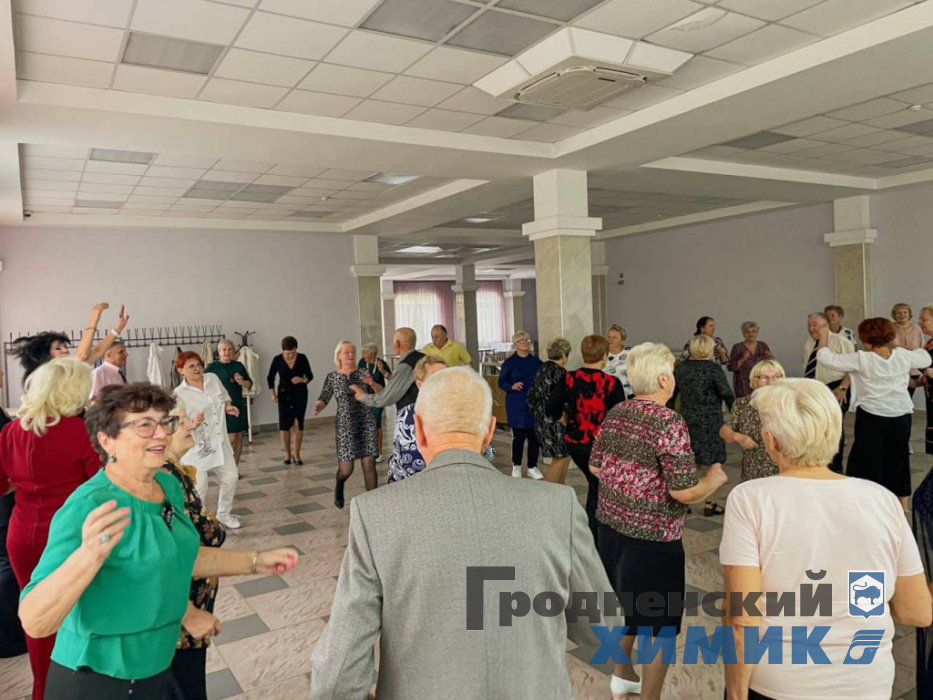 В филиале «Завод Химволокно» поздравили ветеранов труда с Международным днём пожилых людей