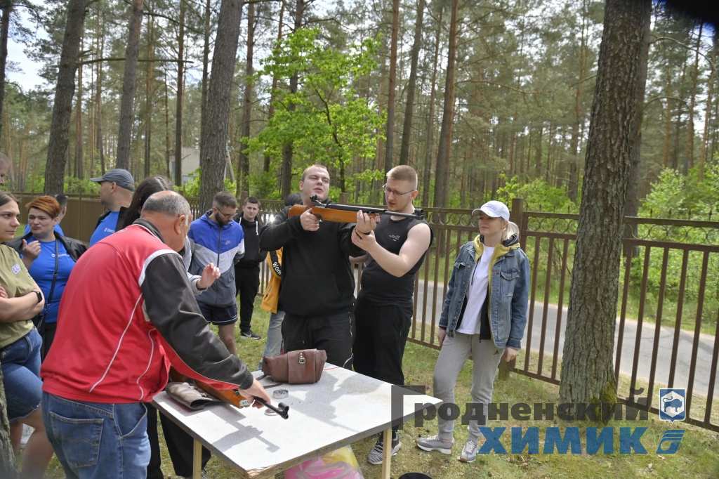 День химика отметили на заводской турбазе