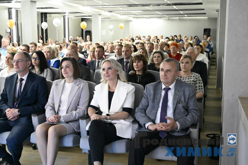 торжественное меропиятие ко Дню химика в филиале Завод Химволокно_2025.JPG