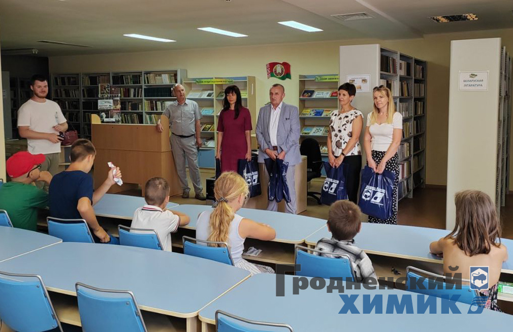 Работники и ветераны ОАО «Гродно Азот» и филиала «Завод Химволокно» присоединились к республиканской акции «Соберём детей в школу»