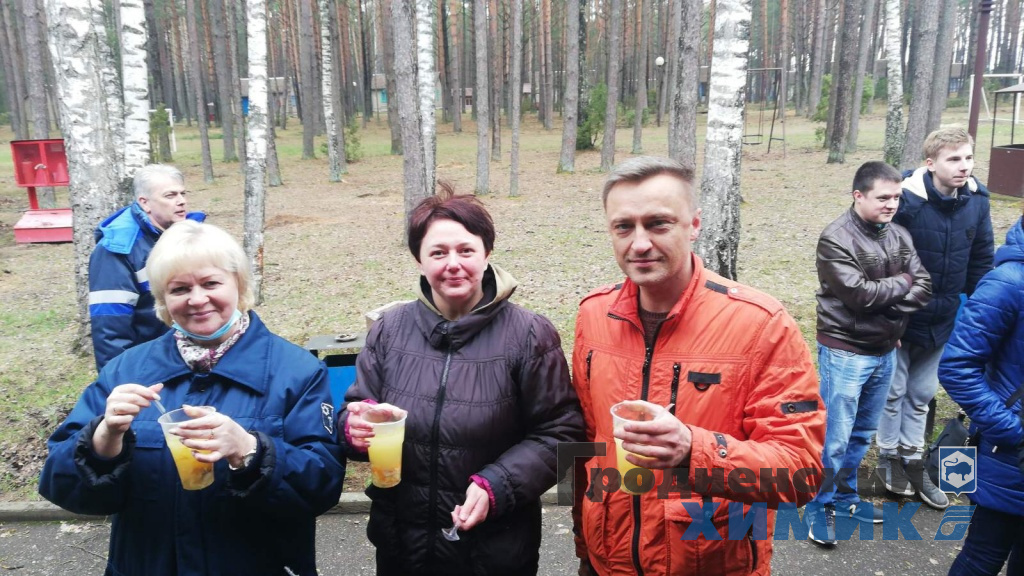 6AkLOFuSTVU.jpg