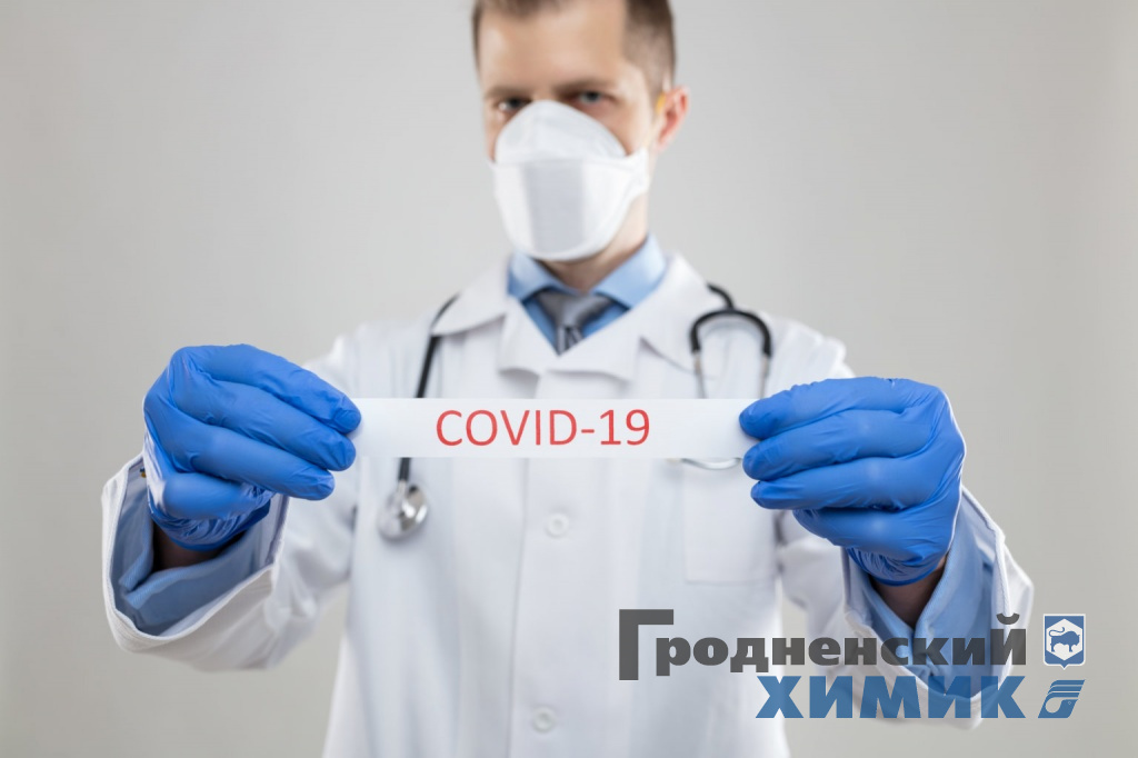 doctor-wearing-respiratory-mask-and-holding-the-TLMXA39-1536x1024.jpg