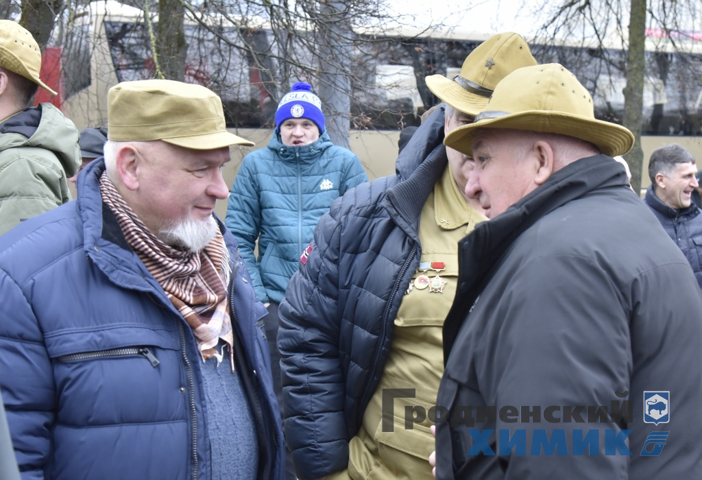 На митинге-реквиеме участвуют работники и ветераны ОАО «Гродно Азот»