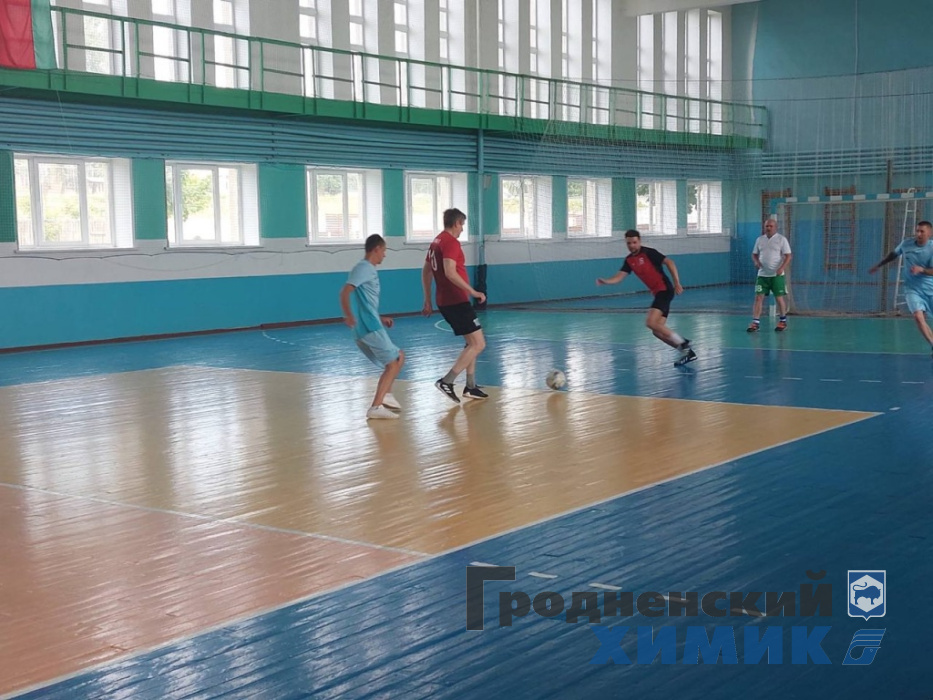 Команды «Азот Рем Строя» и цеха карбамид-2 играют свой первый матч 