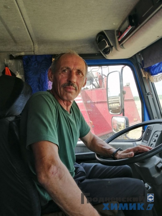 В СУП «Лаздуны-Агро» есть первые «тысячники» по перевозке зерна среди водителей