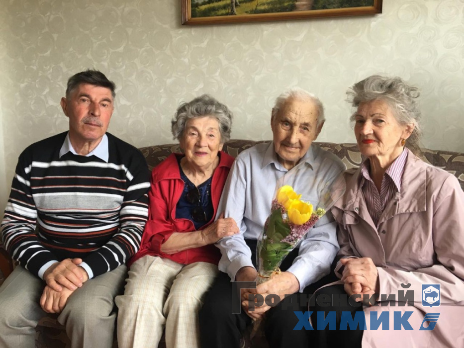 Совет ветеранов ОАО «Гродно Азот» поздравил ветерана