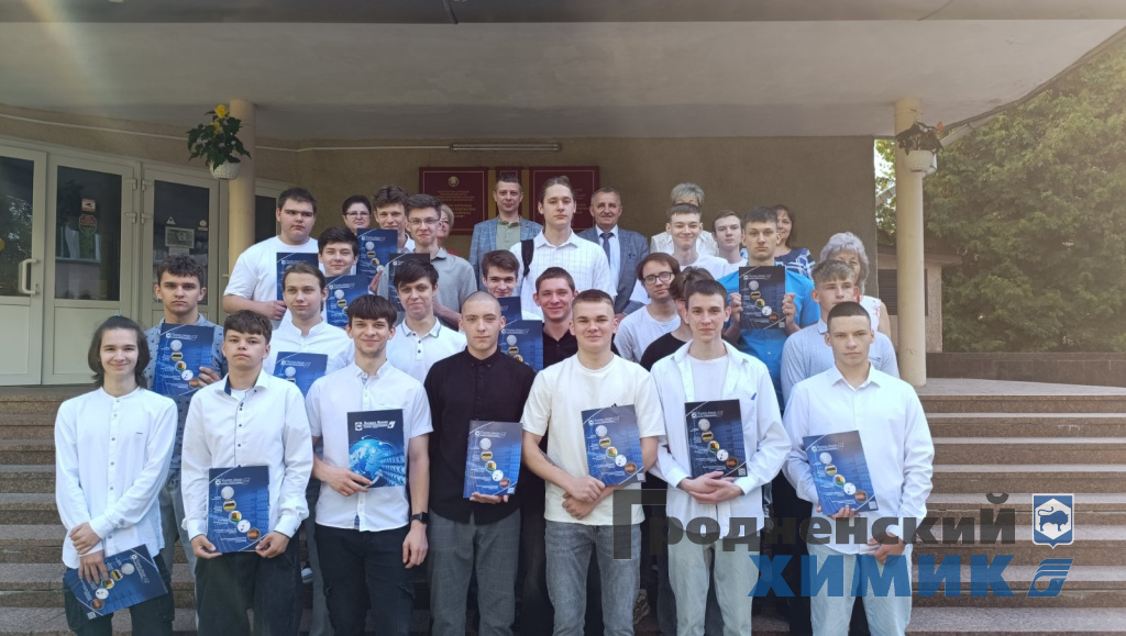 В кузницу кадров — на госэкзамен: как филиал «Завод Химволокно» решил поддержать выпускников .jpg На экзаменеизображение_viber_2024-06-26_14-42-17-718.jpg