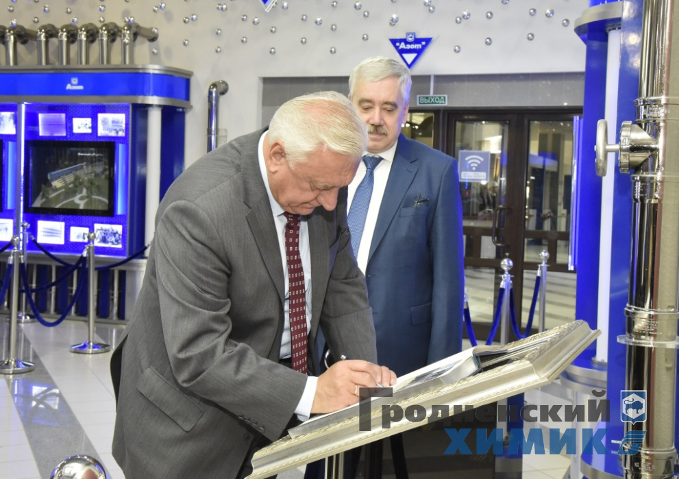 _DSC1400_cr.jpg
