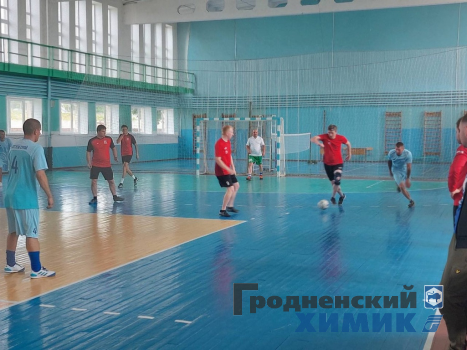 Команды «Азот Рем Строя» и цеха карбамид-2 играют свой первый матч 