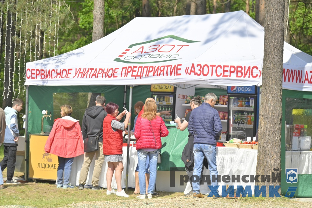 День химика отметили на заводской турбазе